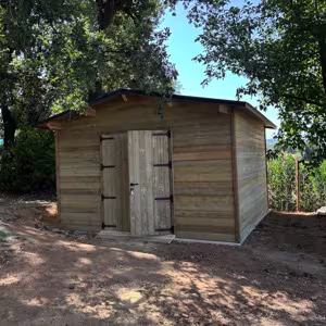 Disseny i construcción de cases de fusta per el jardí